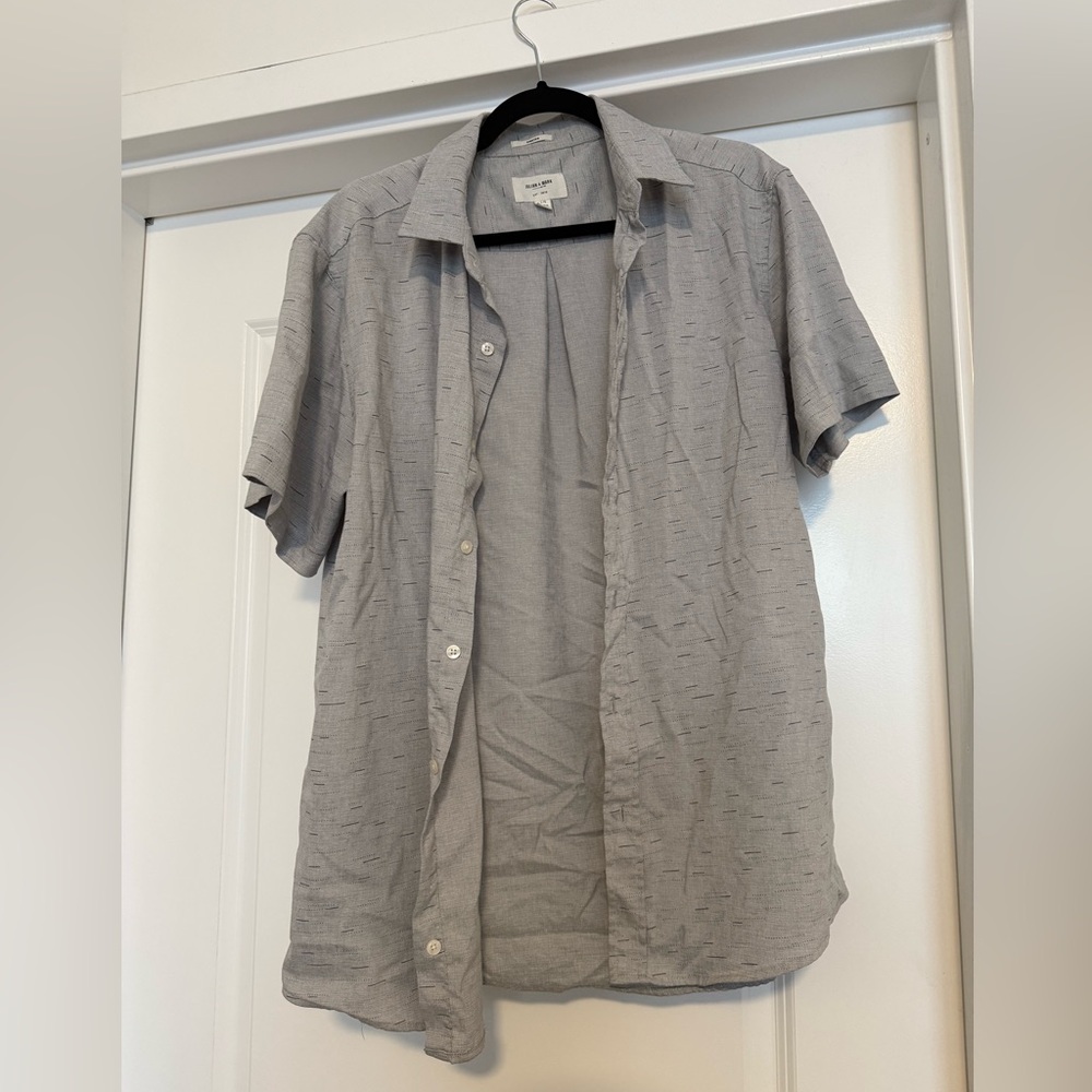 Men’s short sleeve button down